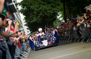 TOYOTA Racing completes scrutineering ahead of the 2014 Le Mans 24 Hours Foto: Toyota Hybrid Racing. Omlægning af Le Mans paraderute er i fuld gang.