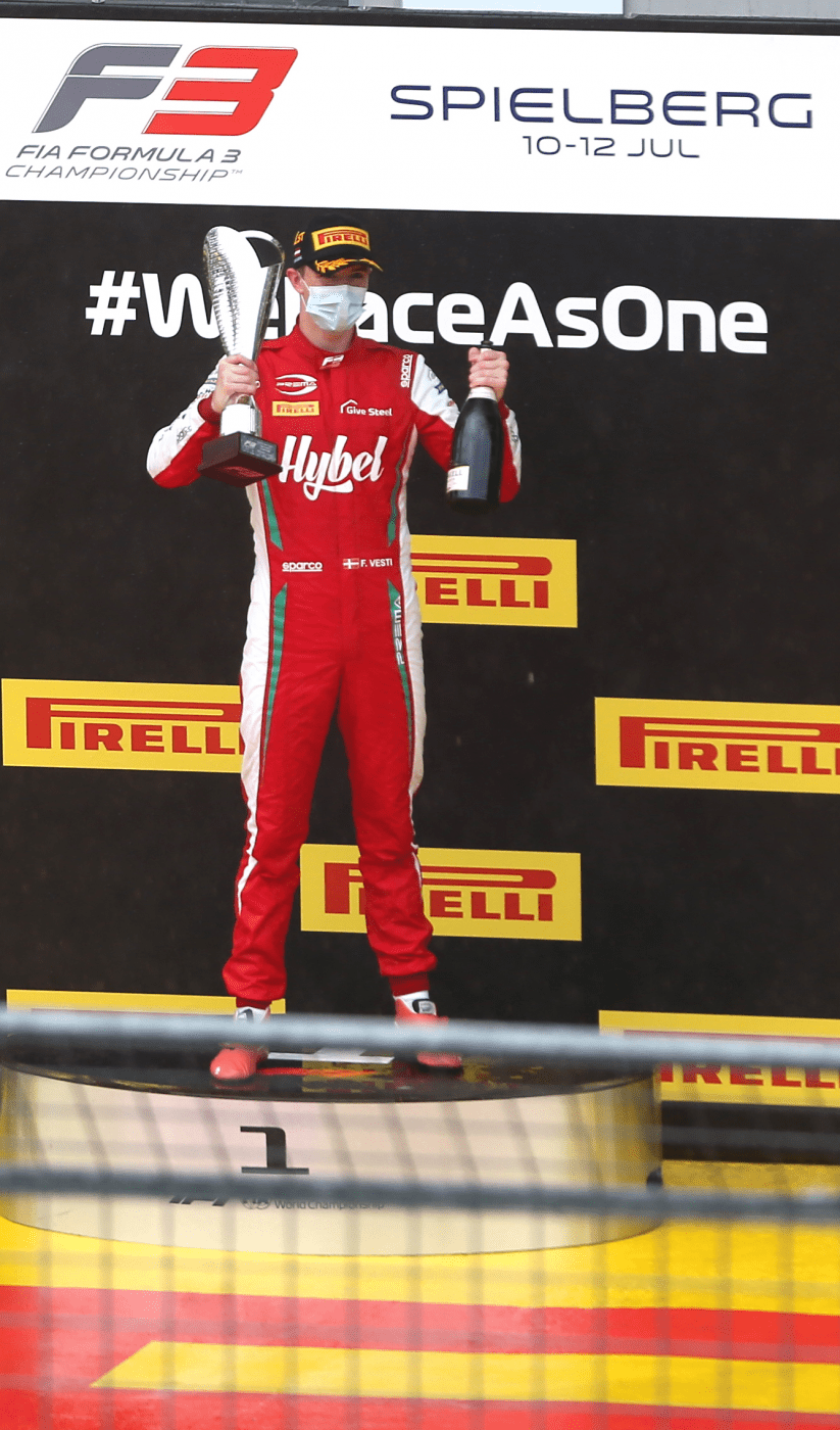 Frederik Vesti fejrer sejr i FIA F3 Championship