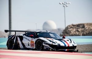 Den danske Ferrari-fabrikskører Nicklas Nielsen kan kalde sig verdensmester i GTE Am-klassen efter en pragtpræstation i WEC-finalen på Bahrain International Circuit lørdag aften.