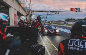 Malthe får mulighed for at køre race om natten i Abu Dhabi. Foto: Xynamic Photography.