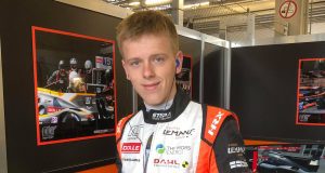 Sidste år var Malthe Jakobsen på alles læber, da han leverede imponerende overhalinger og stærk performance under de to Road to Le Mans-supportløb forud for det legendariske 24 timers-løb. Nu er der taget beslutning om at gøre det én gang til.