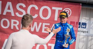 Emmo Jr. Fittipaldi (th.) kan stadig snuppe mesterskabet foran Mads Hoe (tv.). Foto: Boxengasse