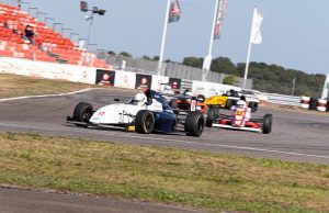 Når den danske rugeklasse for formeltalenter på lørdag slippes løs på Ring Djursland, bliver det igen med et rekordstort felt - og gensyn med et næsten legendarisk dansk formelteam.