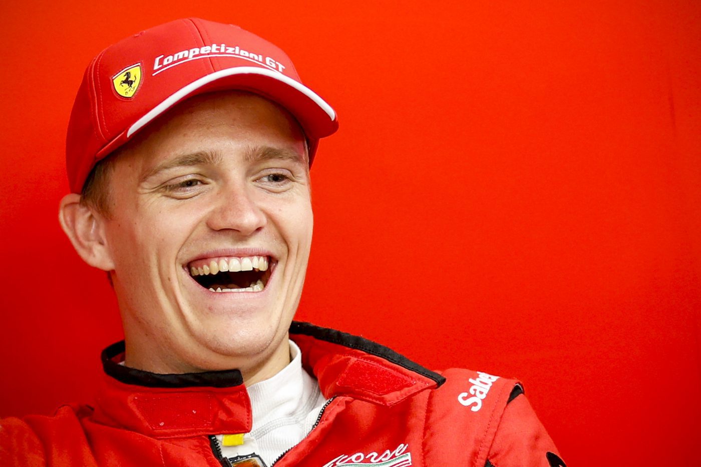 Den danske Ferrari-fabrikskører, Nicklas Nielsen, sikrede for andet år i træk en VM-titel, da han lørdag aften tog sæsonens fjerde løbssejr i finalen i FIA World Endurance Championship.