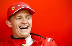 Den danske Ferrari-fabrikskører, Nicklas Nielsen, sikrede for andet år i træk en VM-titel, da han lørdag aften tog sæsonens fjerde løbssejr i finalen i FIA World Endurance Championship.