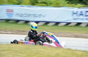 Bag rattet af sin Kosmic-kart har Anton Saugmann Gütlich haft fart på i 2021-sæsonen, hvor han vandt OK Junior-klassen i Dansk Super Kart