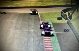 Det var tæt i næstsidste afdeling af det officielle DM i digital motorsport, da Porsche Esport Carrera Cup Denmark-deltagerne kørte to løb på Red Bull Ring.