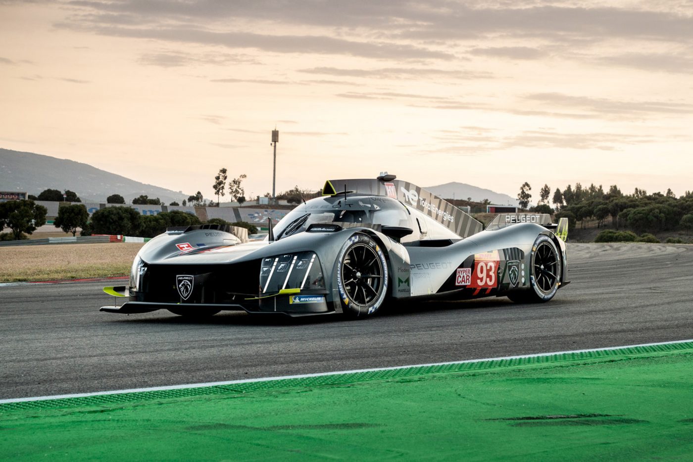 Peugeot har endelig løftet sløret for mærkets nye Hypercar, og Mikkel Jensen bliver en af de seks fabrikskørere, som skal i aktion, når 9X8 får debut i VM-løbet på Monza i juli.