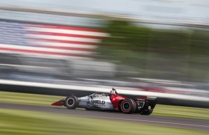 Christian Lundgaard sluttede for første gang siden sit skifte til IndyCar i top-10. Det skete da han lørdag kom i mål på niendepladsen i femte afdeling af mesterskabet, der blev afviklet på den tidligere Formel 1-bane i Indianapolis.