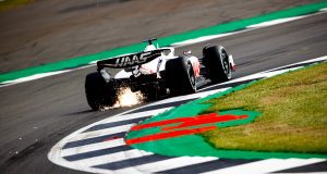 Kevin Magnussen undervejs i British Grand Prix 2022