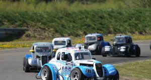 Kampen er tæt i toppen af OK Mobil 1 Legend Car Cuppen. Kan Magnus Madsen (195) vinder tidtagningen og alle tre heats foran Mads Gravsen (36), bliver han mester med et points forspring (foto: Henning Smed).