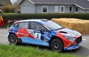 Det er lidt senere end normalt, men nu starter Ib Kraghs 2023-sæson i Dansk Super Rally. Fredag og lørdag stiller han til start i ADAC Rallye Sulingen Land, som køres mellem Bremen og Hannover. Løbet byder på i alt 12 hastighedsprøver, hvor der fredag eftermiddag og aften skal køre godt 40 konkurrence-km, mens lørdagen byder på 100 konkurrence-km.