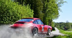 Konkurrenterne så mest støvet fra Leif og Kent Poulsens Porsche 911 Carrera under Oresund Rally.