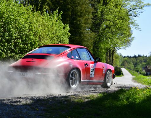 Konkurrenterne så mest støvet fra Leif og Kent Poulsens Porsche 911 Carrera under Oresund Rally.
