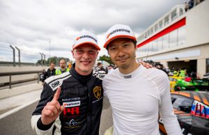 Frederik Schandorff har fået en suveræn start på 2023-udgaven af Lamborghini Super Trofeo Europe, som blev skudt i gang på den franske Formel 1-bane Paul Ricard denne weekend. Sammen med Hongkong-køreren Alex Au sikrede danskeren nemlig en sejr og en andenplads i de to 50-minuttersløb, hvilket sender makkerparret op på en foreløbig føring i Pro-Am-mesterskabet.