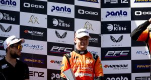 Sjette afdeling af Eurocup-3 sikrede Sebastian Øgaard en god mængde point, og det unge danske talent er nu endnu tættere på at overtage føringen i det benhårde juniormesterskab.