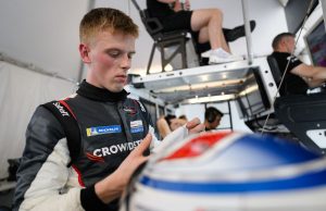 Sidste år missede han sejren og det berømte Rolex-ur. Til januar vender Malthe Jakobsen og Crowdstrike Racing tilbage til Daytona med alle sejl sat for at vinde.