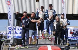 Der var glade smil og champagnesprøjt på podiet efter løbet (foto: Allan Christensen).