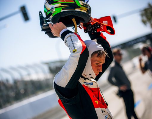 Frederik Schandorff leverede et stærkt comeback i tredje afdeling af IMSA-mesterskabet på gadebanen i Long Beach, hvor danskeren sikrede en fjerdeplads med Inception Racing.