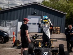 o uger efter debuten på Padborg Park var Nordic 4-feltet tilbage på asfalten, og i tidtagningen tog svenske Richard Olson pole position - sin og Aquila’s første - til weekendens første løb.