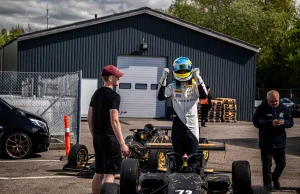 Olson dobbeltsejrede til Forårsløbet o uger efter debuten på Padborg Park var Nordic 4-feltet tilbage på asfalten, og i tidtagningen tog svenske Richard Olson pole position - sin og Aquila’s første - til weekendens første løb.