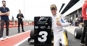 18-årige David Walther var weekendens helt store overraskelse i sæsonåbneren af Italian F4 Championship, og indtog podiet hele to gange.