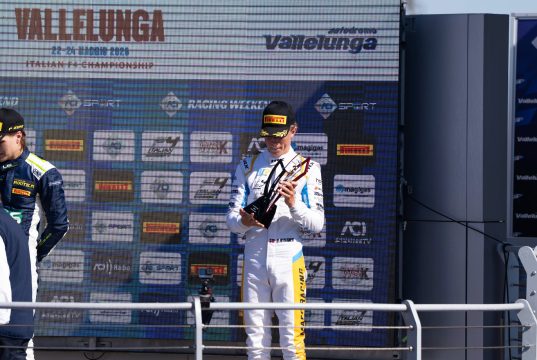 David Walther sikrer endnu et podie i det italienske Formel 4-mesterskab Endnu en gang indtog David Walther det italienske Formel 4-podie efter en flot løbsweekend på Vallelunga-banen.
