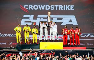 Spa-Francorchamps: Nicklas Nielsen på podiet efter 24 dramatiske timer Spa-Francorchamps: Nicklas Nielsen på podiet efter 24 dramatiske timer Den danske Ferrari-fabrikskører og resten af holdet bag AF Corse kæmpede sig tilbage fra flere tilbageslag og sikrede en stærk tredjeplads i årets udgave af den belgiske langdistanceklassiker.
