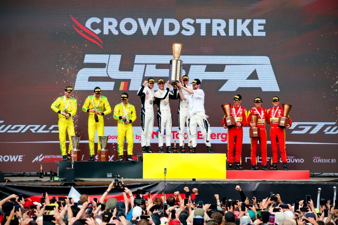 Spa-Francorchamps: Nicklas Nielsen på podiet efter 24 dramatiske timer Den danske Ferrari-fabrikskører og resten af holdet bag AF Corse kæmpede sig tilbage fra flere tilbageslag og sikrede en stærk tredjeplads i årets udgave af den belgiske langdistanceklassiker.