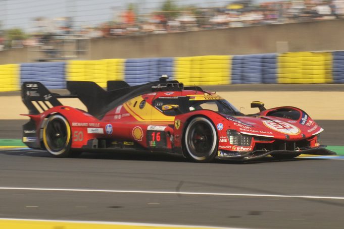 Ferrari 499P var allerede otte omgange bagude, da der opstod batteriproblemer.