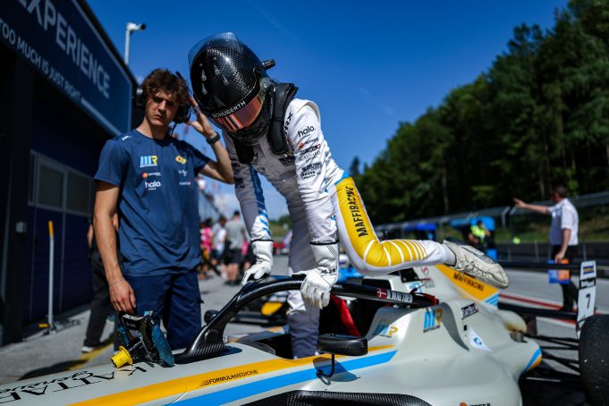Pole position og konstant top-3 til David Walther på Salzburgring David Walther præsterede på topniveau i anden afdeling af F4 CEZ Championship med hurtigste tid i qualifying samt to podieplaceringer