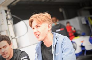 Mikkel Gaarde Pedersen før Le Mans: ”Jeg skal forbedre min banerekord fra sidste år!” En af sæsonens vigtigste løbsweekender for Mikkel Gaarde Pedersen nærmer sig med hastige skridt. Hele den næste uge tilbringer han i Frankrig, hvor det hele kulminerer fredag. På samme bane som til 24-timersløbet deltager han i det tre timer lange Road to Le Mans-løb.