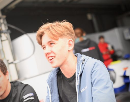 En af sæsonens vigtigste løbsweekender for Mikkel Gaarde Pedersen nærmer sig med hastige skridt. Hele den næste uge tilbringer han i Frankrig, hvor det hele kulminerer fredag. På samme bane som til 24-timersløbet deltager han i det tre timer lange Road to Le Mans-løb.