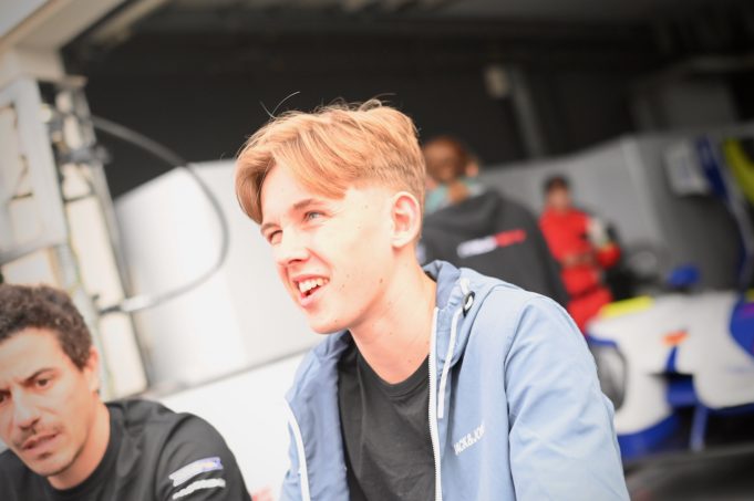 Mikkel Gaarde Pedersen før Le Mans: ”Jeg skal forbedre min banerekord fra sidste år!” En af sæsonens vigtigste løbsweekender for Mikkel Gaarde Pedersen nærmer sig med hastige skridt. Hele den næste uge tilbringer han i Frankrig, hvor det hele kulminerer fredag. På samme bane som til 24-timersløbet deltager han i det tre timer lange Road to Le Mans-løb.