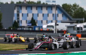 Stærk europæisk dobbeltweekend for STEP Motorsport Det danske talentteam sikrede topplaceringer i både Formula 4 Central European Zone og Radical Cup Europe på de europæiske racerbaner.