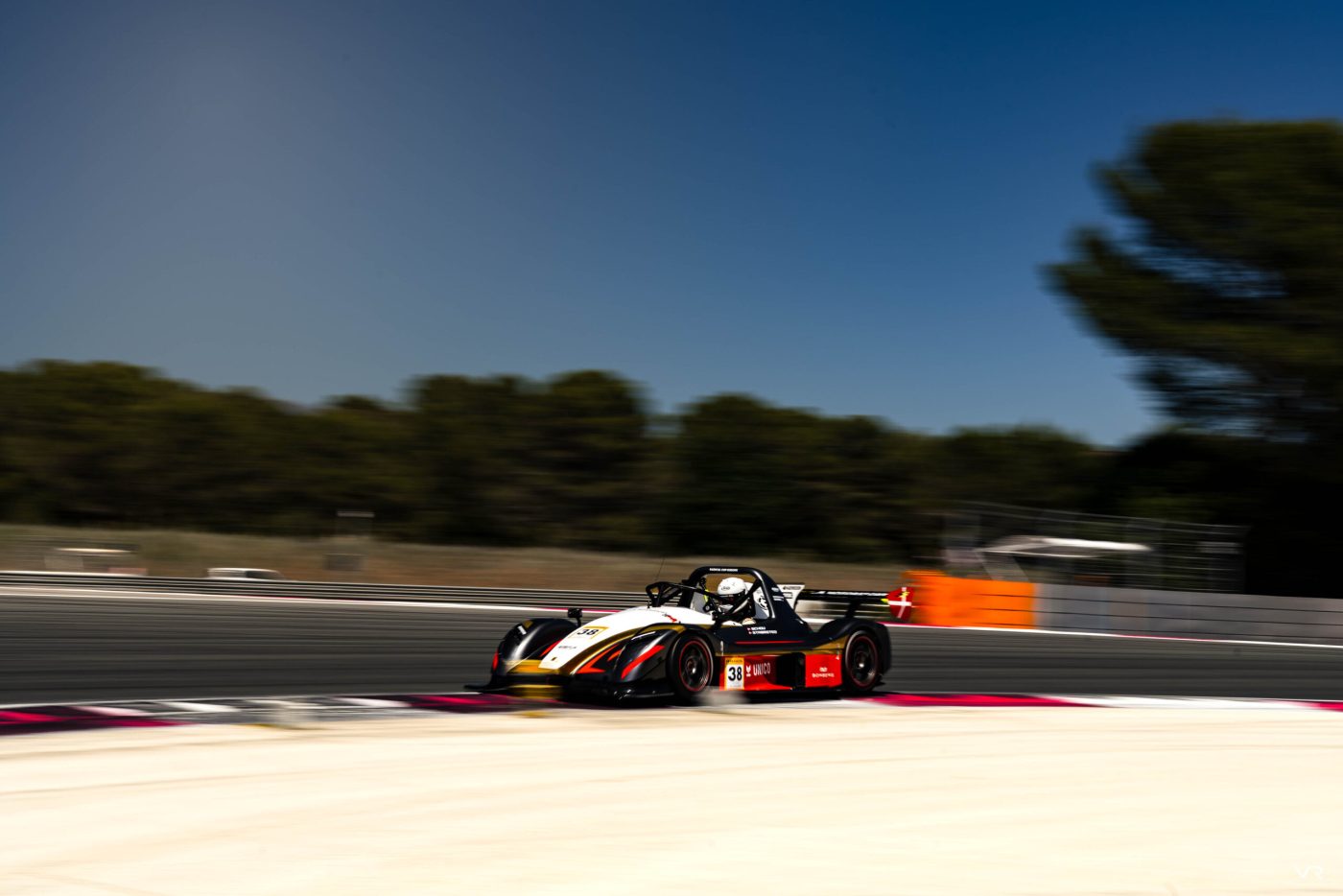 Det danske talentteam sikrede topplaceringer i både Formula 4 Central European Zone og Radical Cup Europe på de europæiske racerbaner.