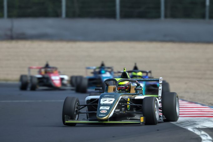 Hård og udfordrende weekend for STEP-kørerne på Autodrom Most