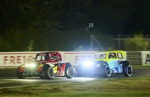Legend Car-racerne tryllebandt Night Races tilskuerne