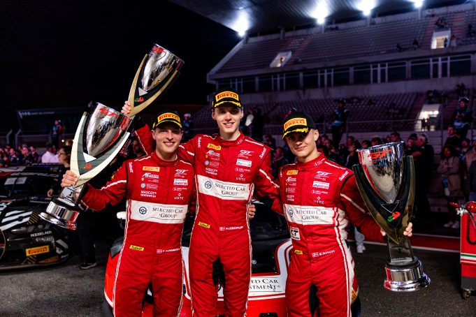 Sejr til Selected Car Racing i Portugal Det danske team Selected Car Racing vandet sin klasse og sluttede som nummer fire samlet i sæsonens sidste løb i GT World Challenge Europe. Det var sæsonens anden sejr, og teamet var snublende tæt på at vinde det samlede mesterskab i guldklassen.