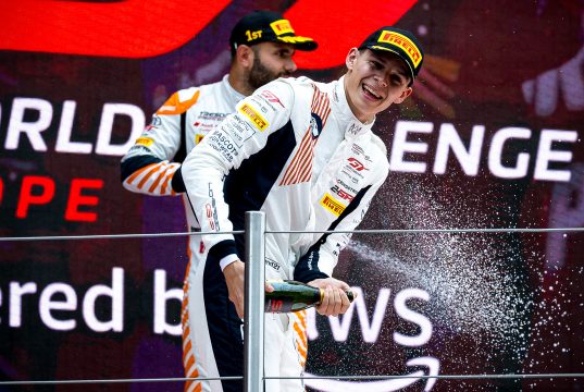Dansk triumf i Spanien: Bastian Buus ny mester i GT World Challenge
