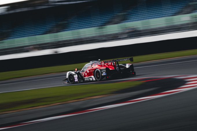 Sebastian Gravlund klar til sæsonens sidste ELMS-kamp Denne uge indtager Sebastian Gravlund den portugisiske racerbane, Autódromo Internacional do Algarve, i Portimão, hvor han skal i aktion til 2026 sæsonfinalen af European Le Mans Series.