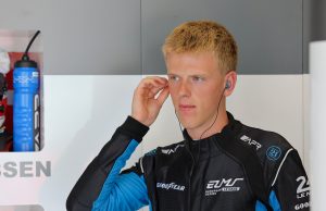 Gyserfinale venter: “Vi skal vinde” European Le Mans Series afslutter i denne weekend 2026-sæsonen på Portimaõ-banen i det sydlige Portugal. Malthe Jakobsen og Algarve Pro Racing er med i kampen om sejren i LMP2 Pro/Am-klassen.