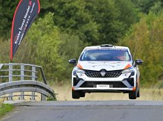 Ungt jysk mandskab vinder DM acob Pallesen og Kasper Pinholt var flyvende i deres Renault Clio Rally5 på de krævende hastighedsprøver i Rally Stoholm. Resultatet blev et danmarksmesterskab i klasse RC5 (foto: Michael Eisenberg).