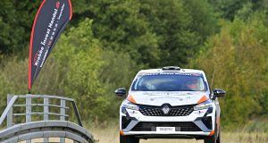 acob Pallesen og Kasper Pinholt var flyvende i deres Renault Clio Rally5 på de krævende hastighedsprøver i Rally Stoholm. Resultatet blev et danmarksmesterskab i klasse RC5 (foto: Michael Eisenberg).