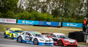 Kampen blandt Super GT’s Am-kørere har været tæt: her er Marco Dahl (22), Mathias Klingenberg (43) og Tino Egeskov (21) i kamp om pladserne (foto: Grippo).