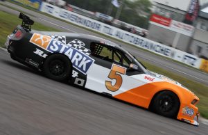 Casper Elgaard blev årets tredje finalevinder, da tredje afdeling af AutoMester Danish Thundersport Championship blev kørt på Padborg Park (foto CNPhoto).Casper Elgaard blev årets tredje finalevinder, da tredje afdeling af AutoMester Danish Thundersport Championship blev kørt på Padborg Park (foto CNPhoto).
