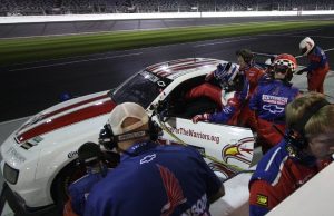 Ronnie Bremer og Jan Magnussen i pitstop på Daytona 2011