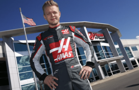 Kevin Magnussen Haas 2017 - på plads i sin nye køredragt fra det amerikanske team. Formel 1 Kalender