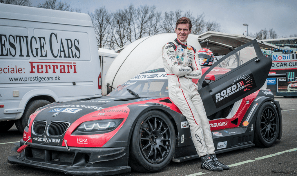 Både i den europæiske GT4-serie og i den danske DST-serie er Kevin Rossel fornemt fra land i sæsonen med henholdsvis en andenplads og en delt førsteplads