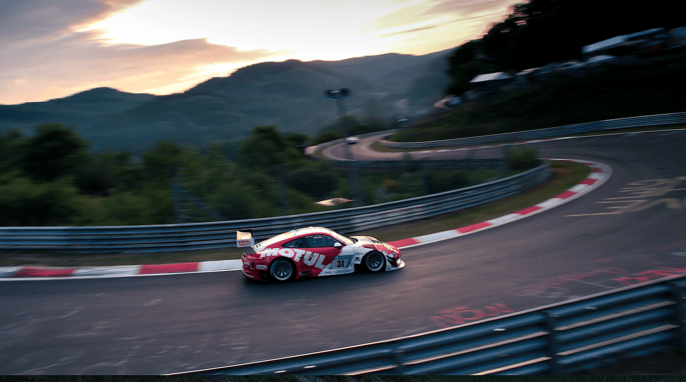 Den danske fabrikskører var i weekenden udlånt af Porsche Motorsport til det tyske Frikadelli Racing Team for at køre 24-timers løb på Nürburgring.